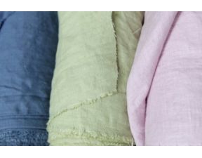 Wie erweicht man Leinen? Garment dye, stone wash und enzyme wash – was ist das? 